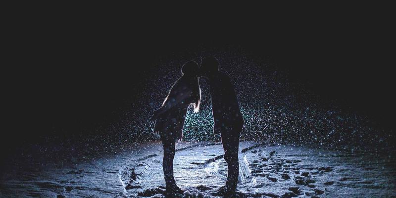 兰州牛肉面：一清二白三红四绿五黄的标准化美学，探秘拉面技法与汤头熬制